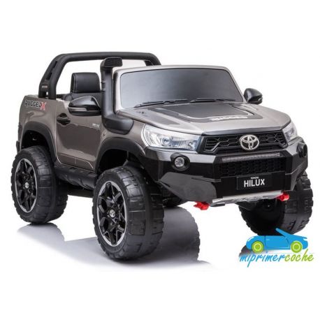 Coche Eléctrico Infantil Toyota Hilux Rugged X 4X4 12V 2 plazas mando 2.4G
